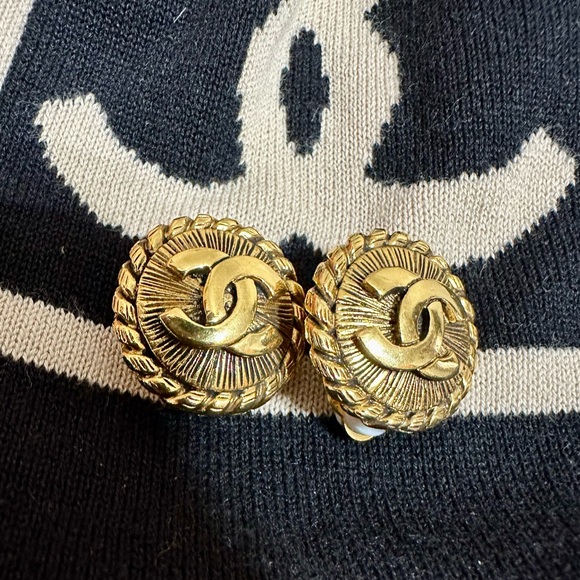 CHANEL❤️🌟STATEMENT CLIP EARRINGS ⭐️ - Picture 1 of 4